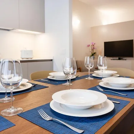 Elegant & Modern 4bedroom In Διαμέρισμα *