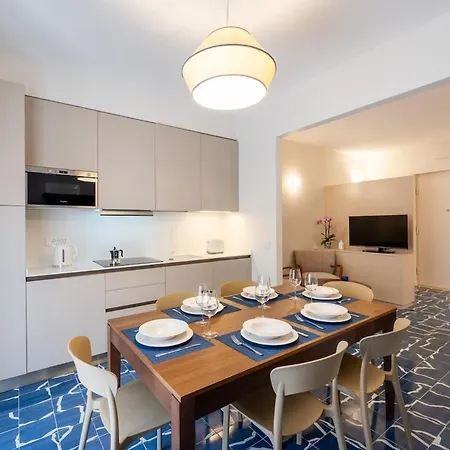 Διαμέρισμα Elegant & Modern 4bedroom In
