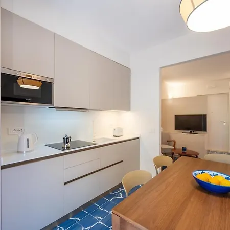 Elegant & Modern 4bedroom In * Σορέντο