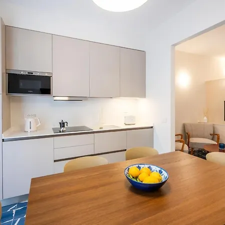 Διαμέρισμα Elegant & Modern 4bedroom In *